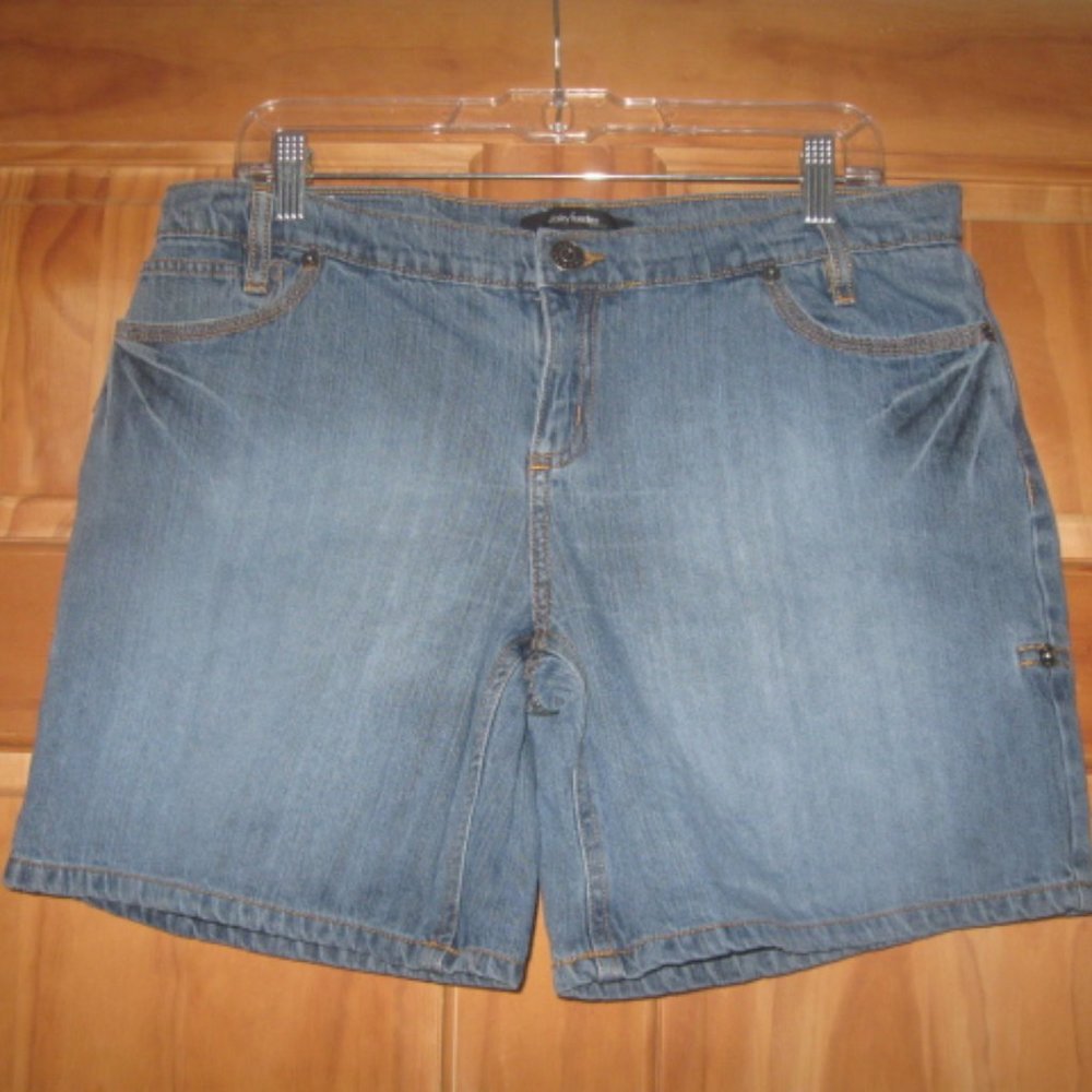 Daisy Fuentes Jean Shorts
